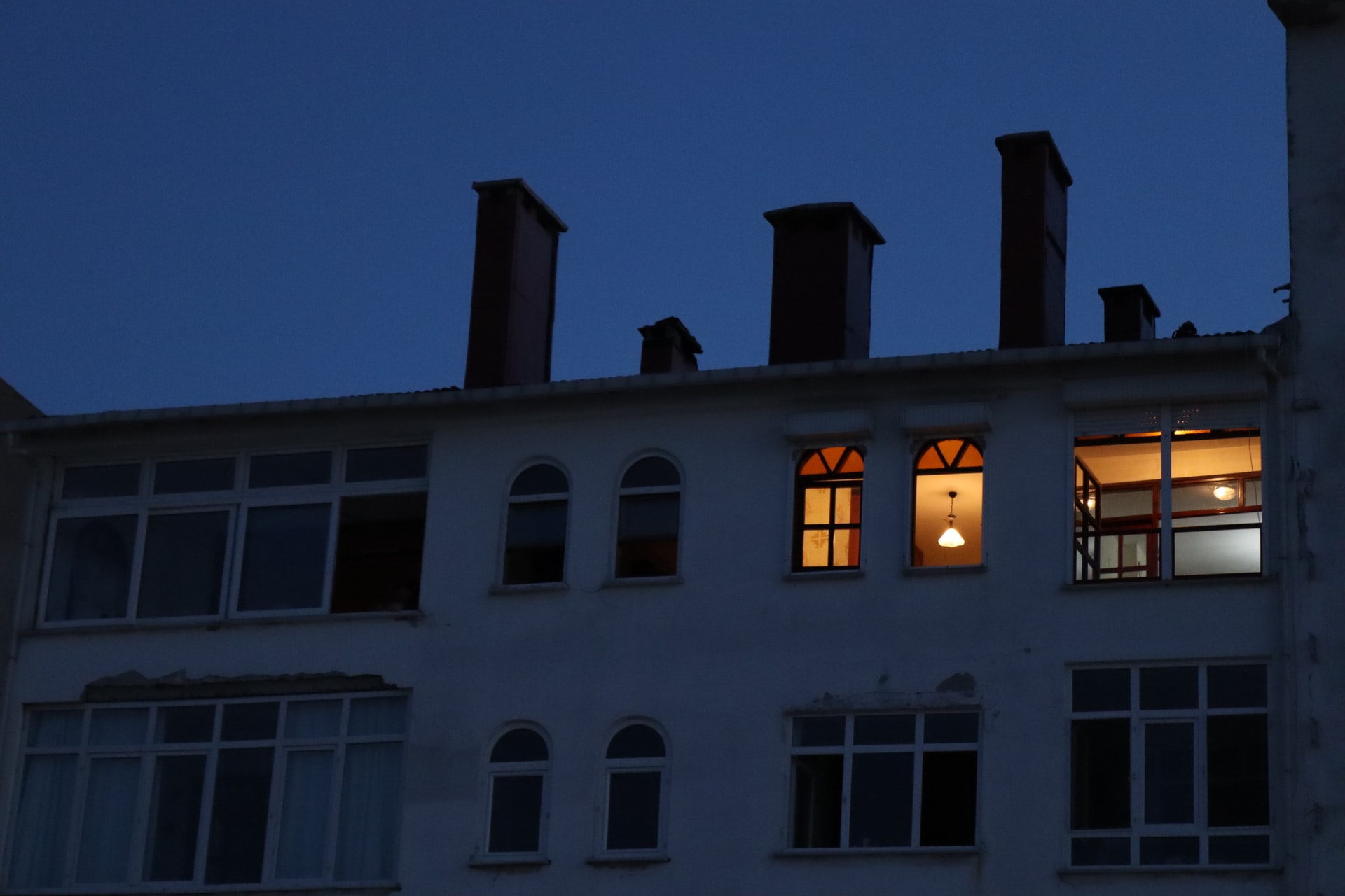 Die Tücken der Nachtruhe: Regelungen, Konflikte und Konsequenzen